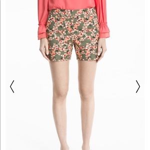 ⭐️ White House Black Market 5' Floral Shorts